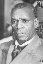 Moses Gunn 